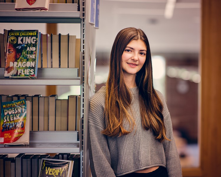 Macy in the library